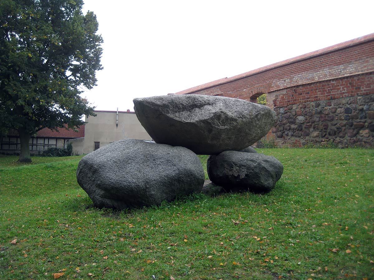 Ton Kalle sculptor- "on the slope"