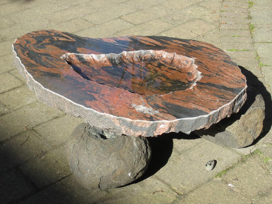The raindrop, 2019, granite, diabase, 110 x 90 x 50 cm.